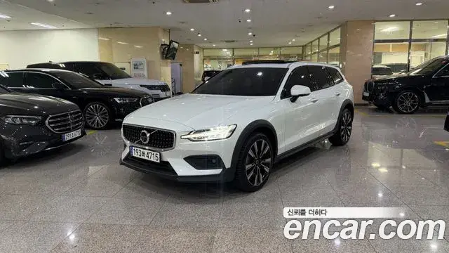 Volvo V60 Cross Country 2021 — Şəkil 8/19