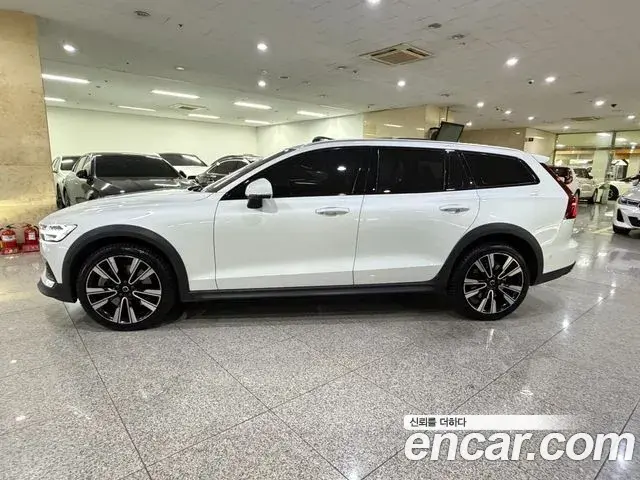Volvo V60 Cross Country 2021 — Şəkil 5/19