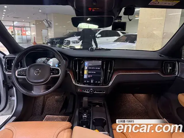 Volvo V60 Cross Country 2021 — Şəkil 9/19
