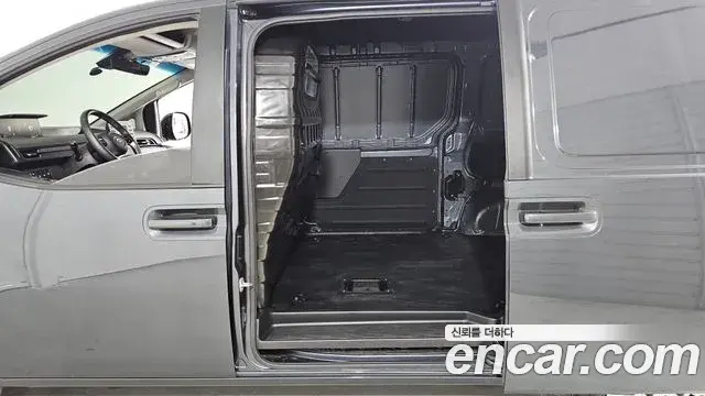 Hyundai Staria 2022 — Фото 13/20
