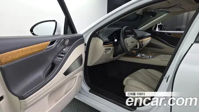 Genesis Electrified G80 2023 — Photo 10/20