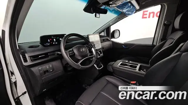 Hyundai Staria 2025 — Photo 7/20