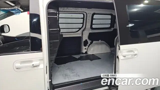 Hyundai Staria 2025 — Photo 11/20
