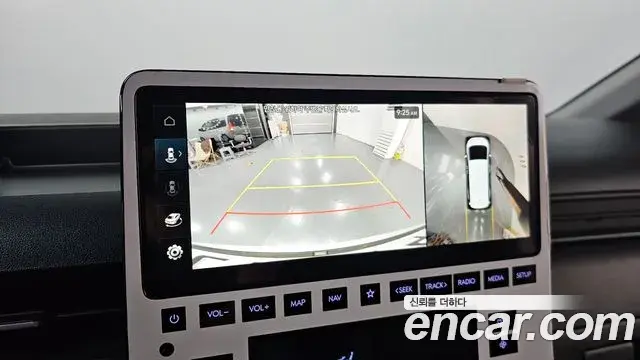 Hyundai Staria 2025 — Photo 13/20
