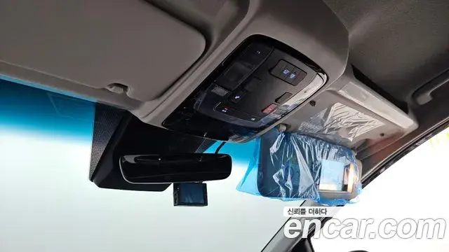 Hyundai Staria 2025 — Photo 19/20