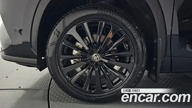 Toyota Highlander 2023 — Şəkil 22/35