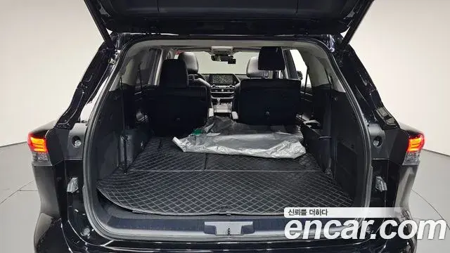 Toyota Highlander 2023 — Şəkil 12/35