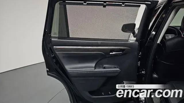 Toyota Highlander 2023 — Şəkil 23/35