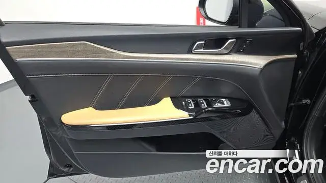 Kia K5 2021 — Photo 8/33