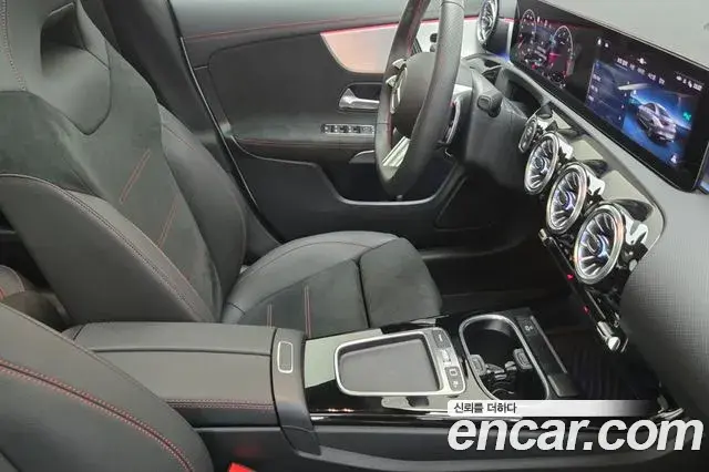 Mercedes-Benz CLA-Class 2026 — Photo 14/20