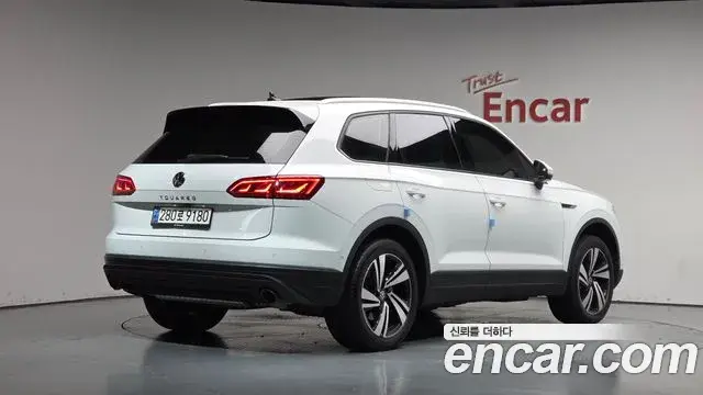 Volkswagen Touareg 2023 — Photo 7/36