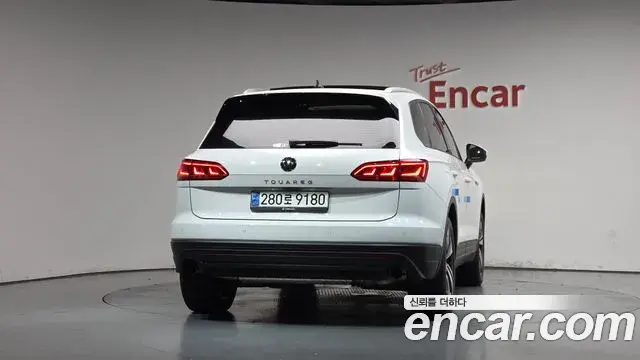 Volkswagen Touareg 2023 — Photo 11/36