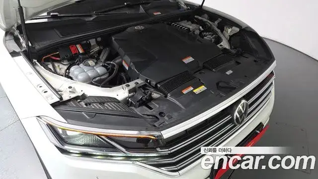 Volkswagen Touareg 2023 — Photo 18/36
