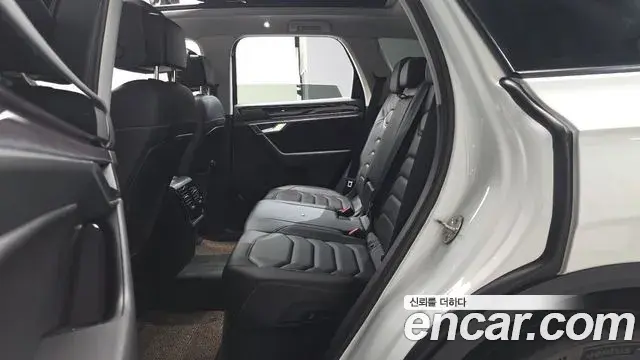 Volkswagen Touareg 2023 — Photo 9/36