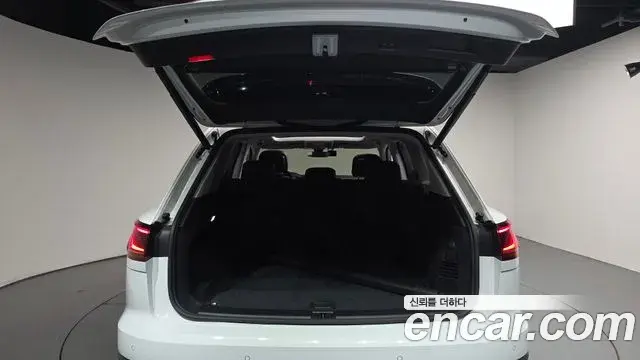 Volkswagen Touareg 2023 — Photo 22/36