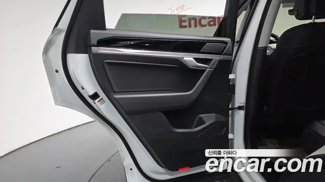 Volkswagen Touareg 2023 — Photo 25/36
