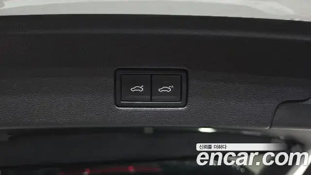 Volkswagen Touareg 2023 — Photo 13/36