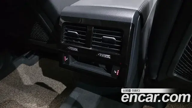 Volkswagen Touareg 2023 — Photo 4/36