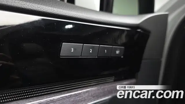 Volkswagen Touareg 2023 — Photo 17/36