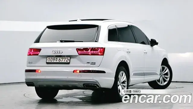 Audi Q7 2019 — Фото 1/19