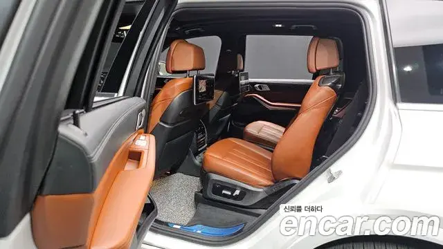 BMW X7 2022 — Photo 19/20