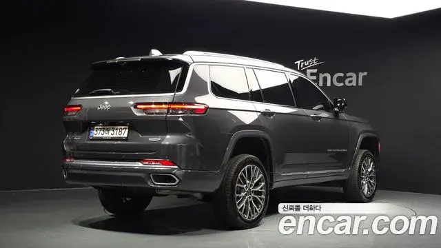 Jeep Grand Cherokee 2023 — Фото 2/20