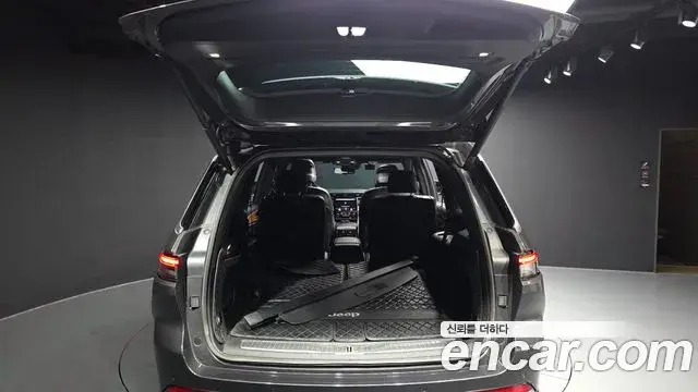 Jeep Grand Cherokee 2023 — Фото 20/20