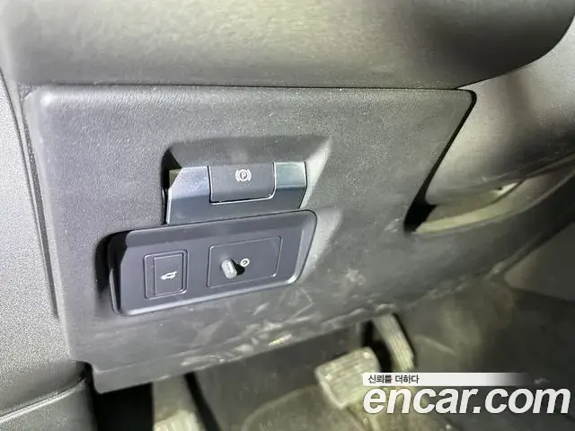 Land Rover Discovery Sport 2023 — ფოტო 2/18