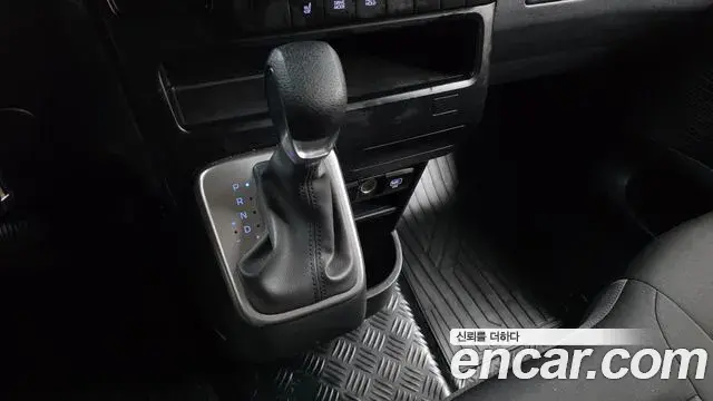 Hyundai Staria 2025 — Фото 8/20