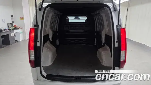 Hyundai Staria 2025 — Photo 22/32