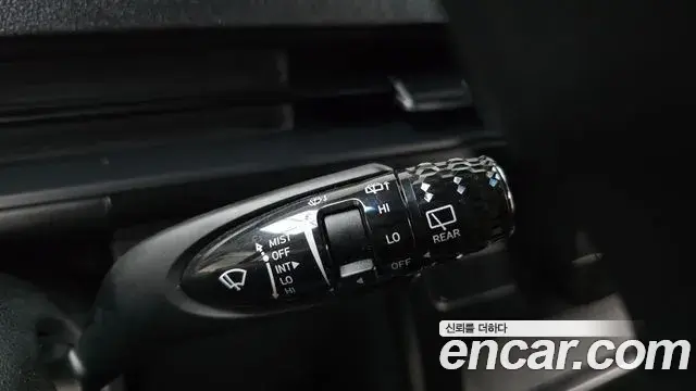 Hyundai Staria 2025 — Photo 17/32