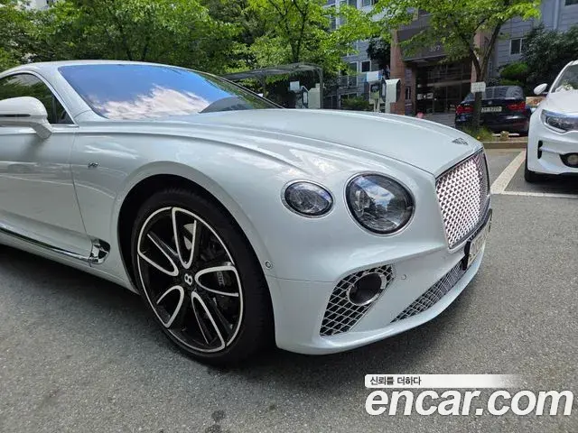 Bentley Continental GT 2022 — ფოტო 4/19