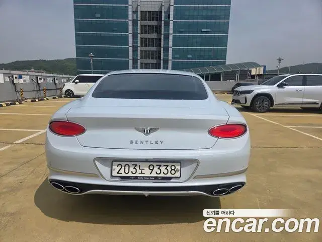 Bentley Continental GT 2022 — ფოტო 13/19