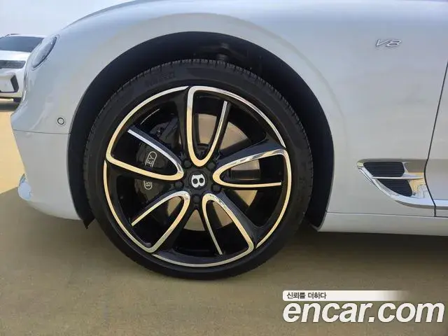 Bentley Continental GT 2022 — ფოტო 18/19