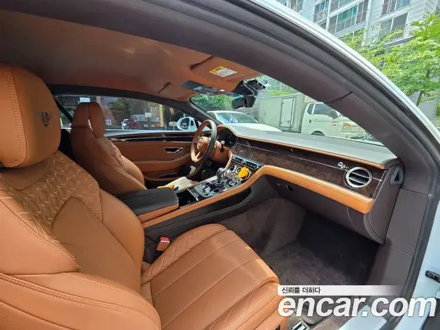 Bentley Continental GT 2022 — ფოტო 16/19