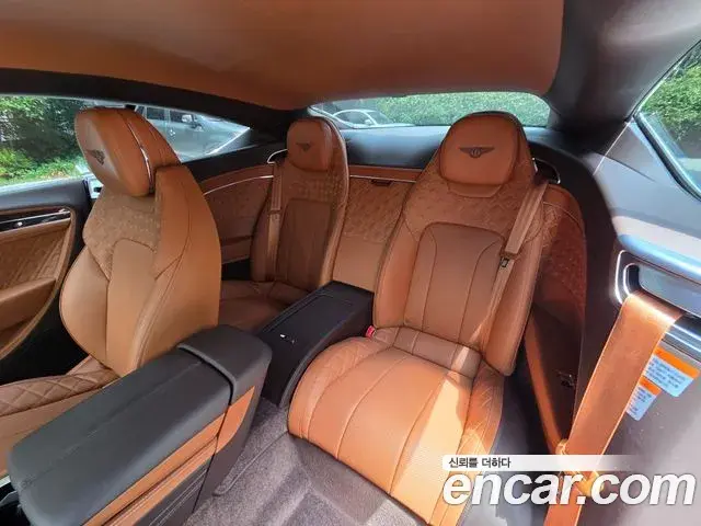 Bentley Continental GT 2022 — ფოტო 8/19