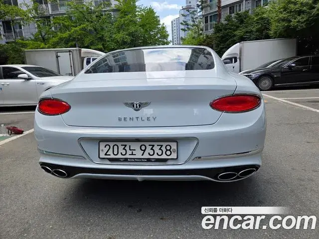 Bentley Continental GT 2022 — ფოტო 14/19