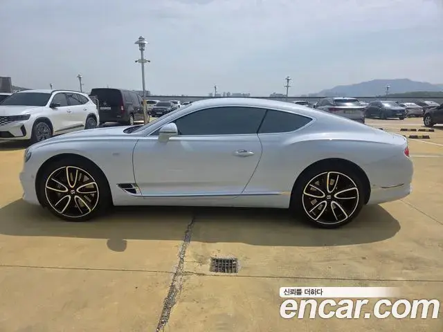 Bentley Continental GT 2022 — ფოტო 11/19
