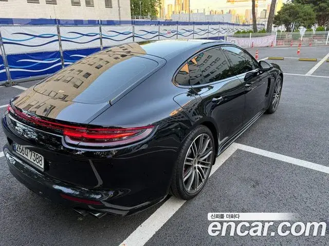 Porsche Panamera 2019 — Фото 1/11