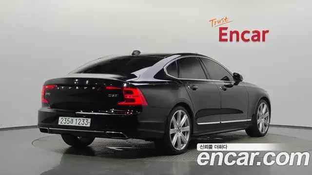 Volvo S90 2019 — Photo 17/39