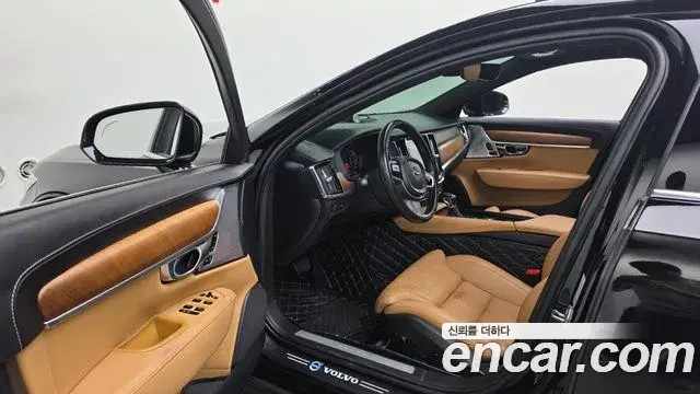 Volvo S90 2019 — Photo 28/39