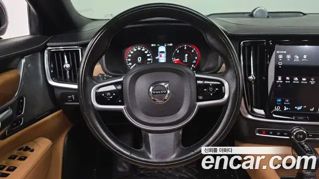 Volvo S90 2019 — Photo 14/39