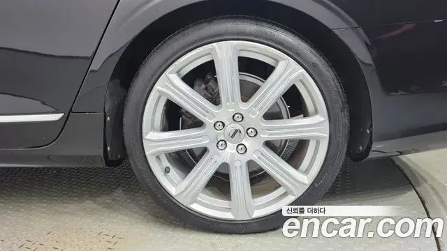 Volvo S90 2019 — Photo 8/39