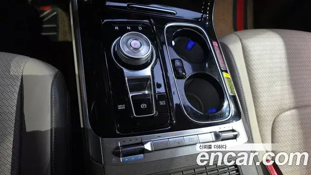 Kia Carnival 2021 — Фото 8/20