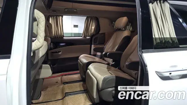 Kia Carnival 2021 — Фото 11/20