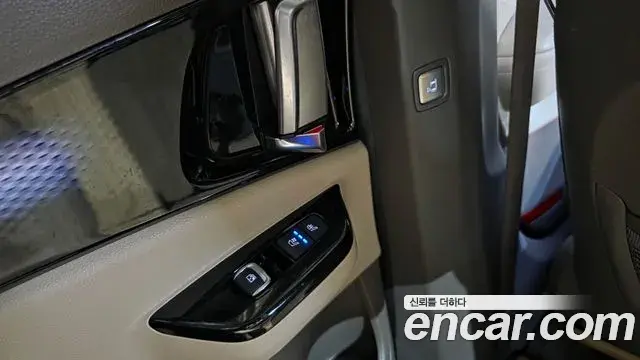 Kia Carnival 2021 — Фото 17/20