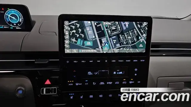 Hyundai Staria 2024 — Фото 14/20