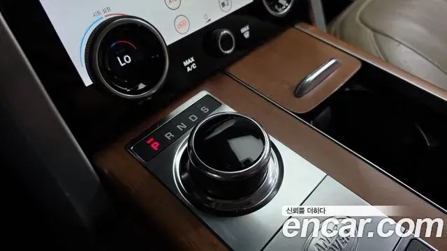 Land Rover Range Rover 2018 — Photo 13/20