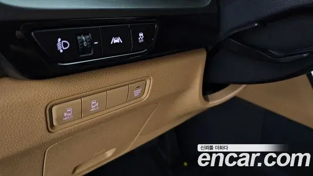 Kia Carnival 2022 — Фото 19/20