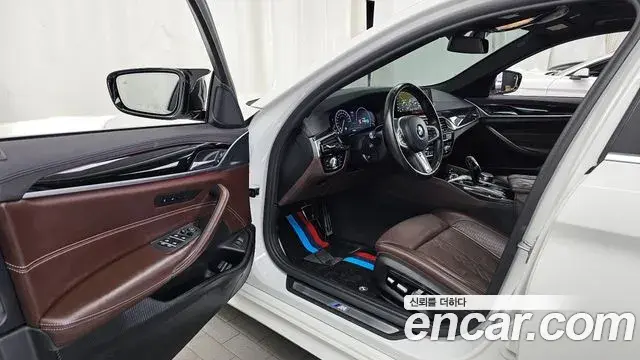 BMW 5 Series 2019 — Фото 9/20